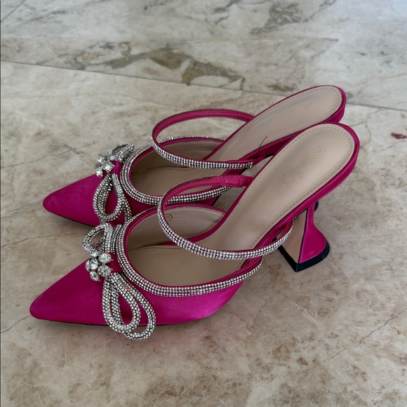 Elegant Pink Satin Heels with Rhinestone Bow - Picture 2 of 4